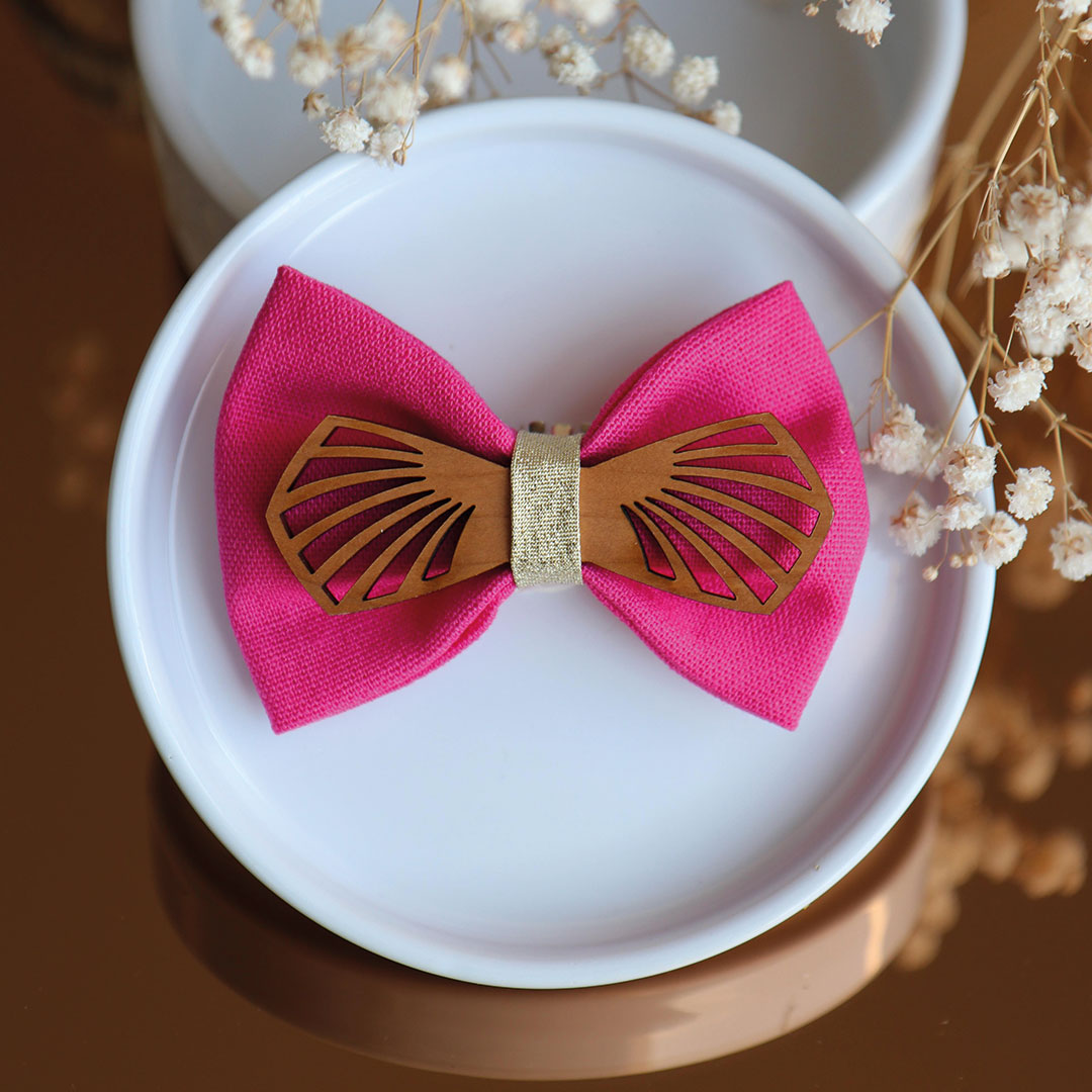 Barrette en bois et tissu framboise