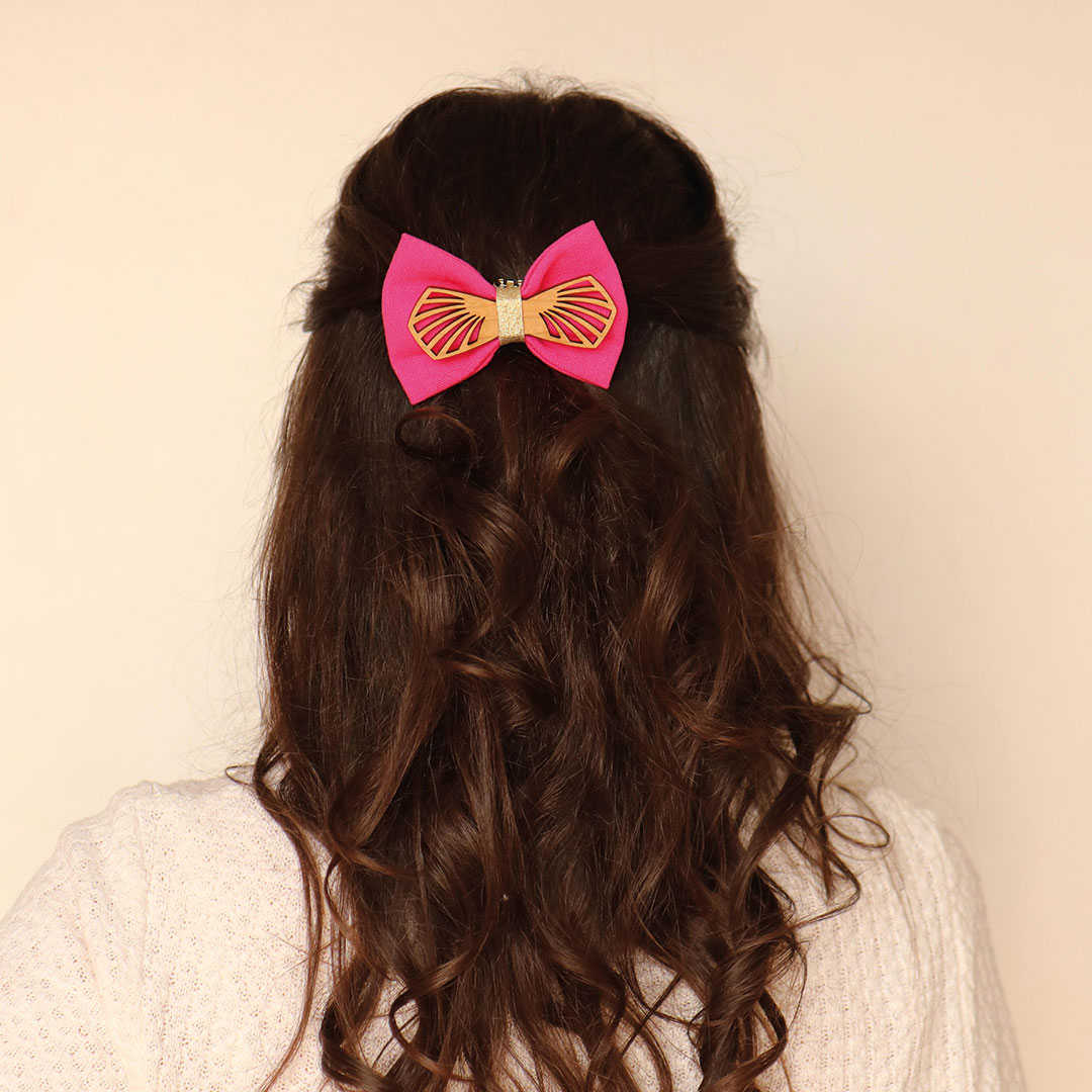 Barrette en bois et tissu framboise – Image 3