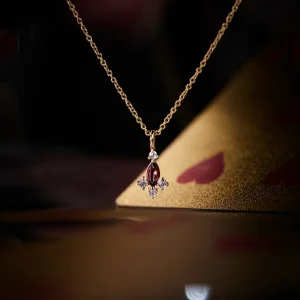 EUGÉNIE - LE COLLIER