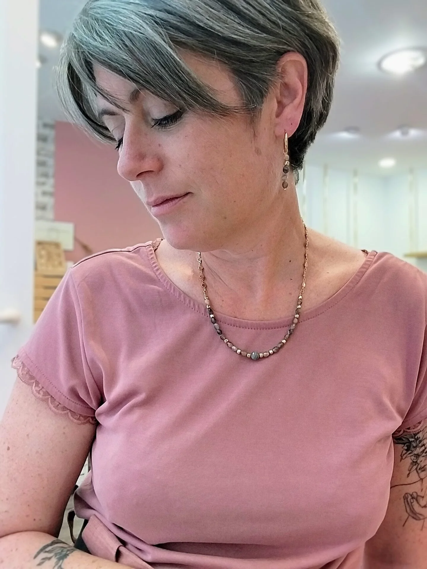 Boucles d'oreilles CIRCE pierre de lune pêche – Image 5