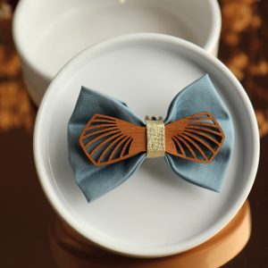 Barrette en bois et tissu bleu vintage